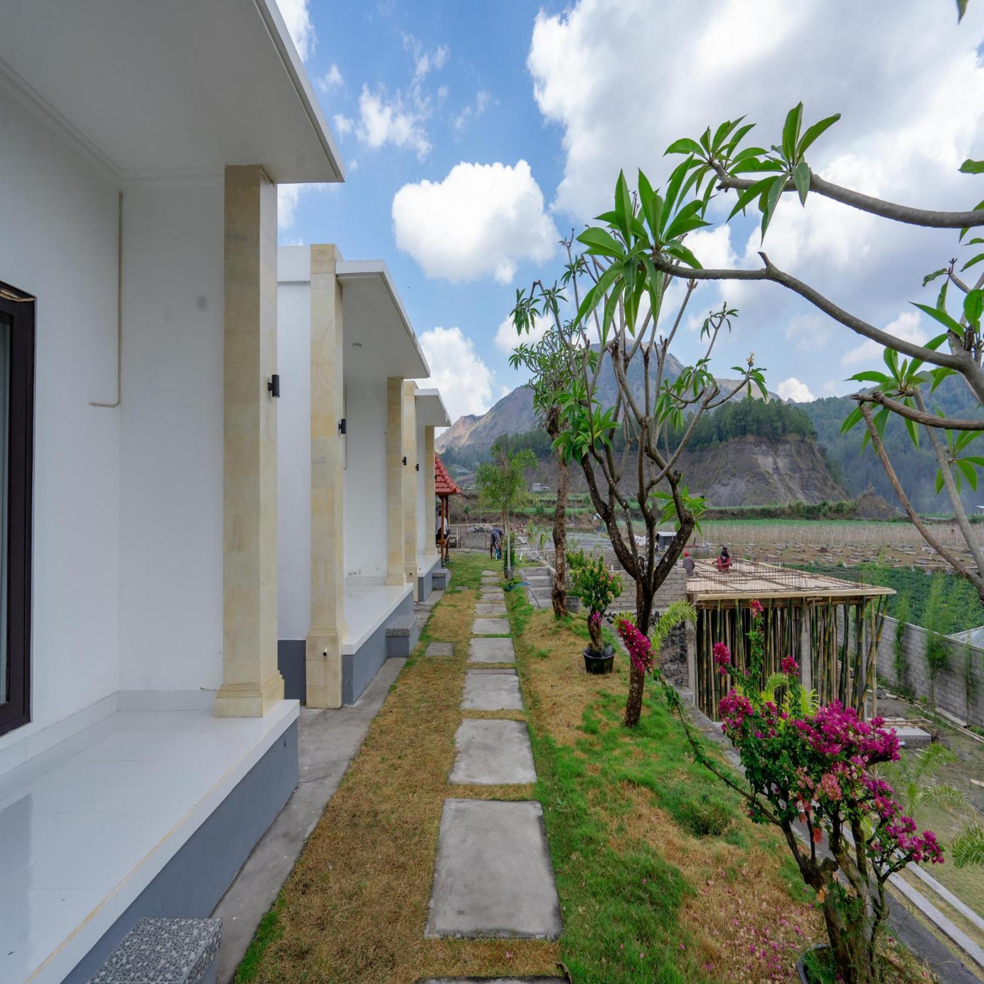 Batur Kencana Villa Mitra Reddoorz Baturaja  외부 사진